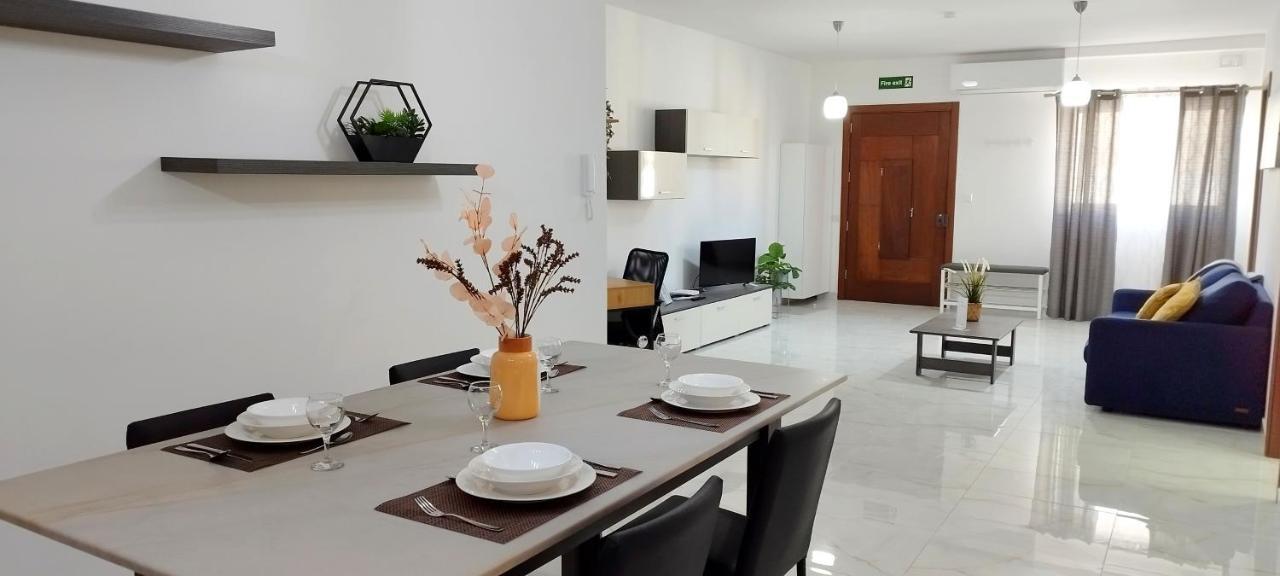 Large And Modern Apartment In The Centre Of Malta Mosta Extérieur photo