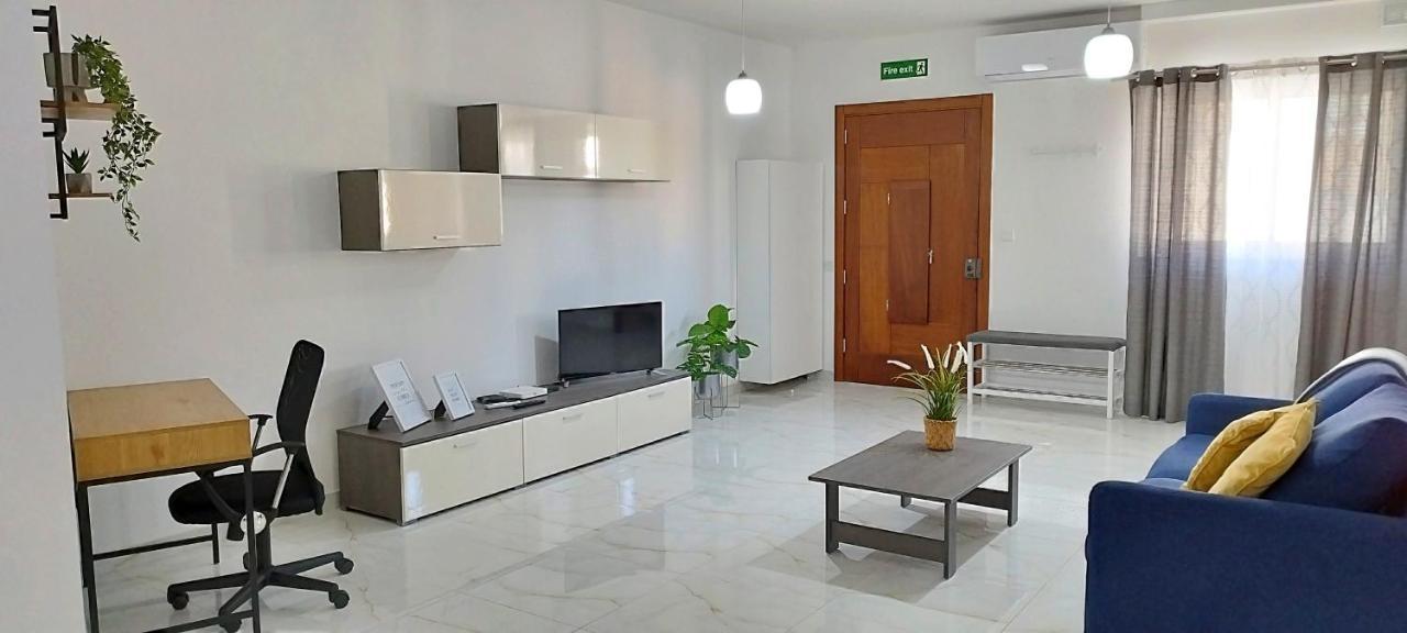 Large And Modern Apartment In The Centre Of Malta Mosta Extérieur photo