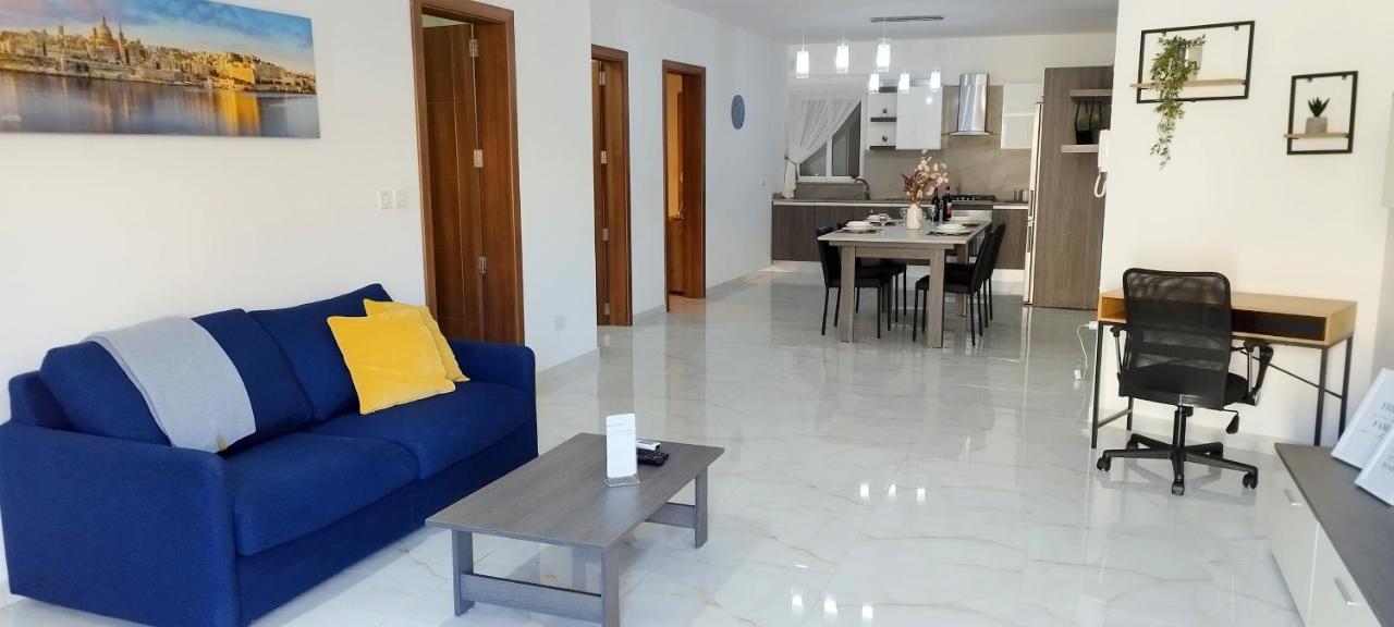 Large And Modern Apartment In The Centre Of Malta Mosta Extérieur photo