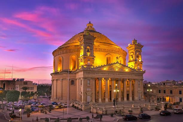 Large And Modern Apartment In The Centre Of Malta Mosta Extérieur photo